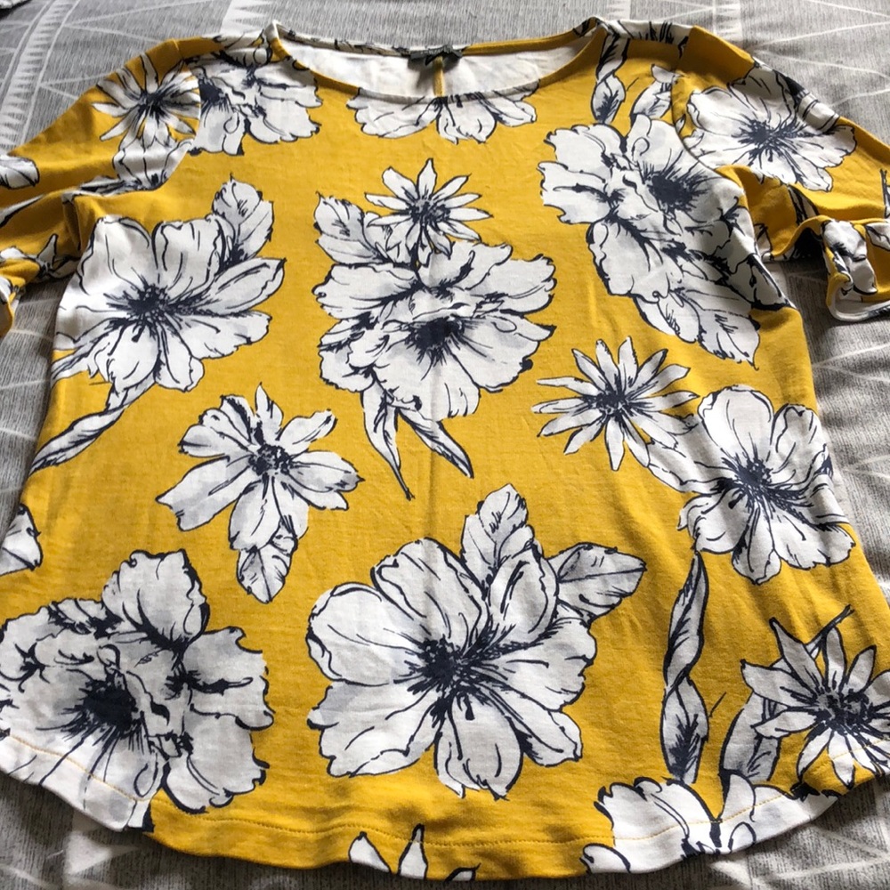 Woman’s Ann Taylor top, size medium